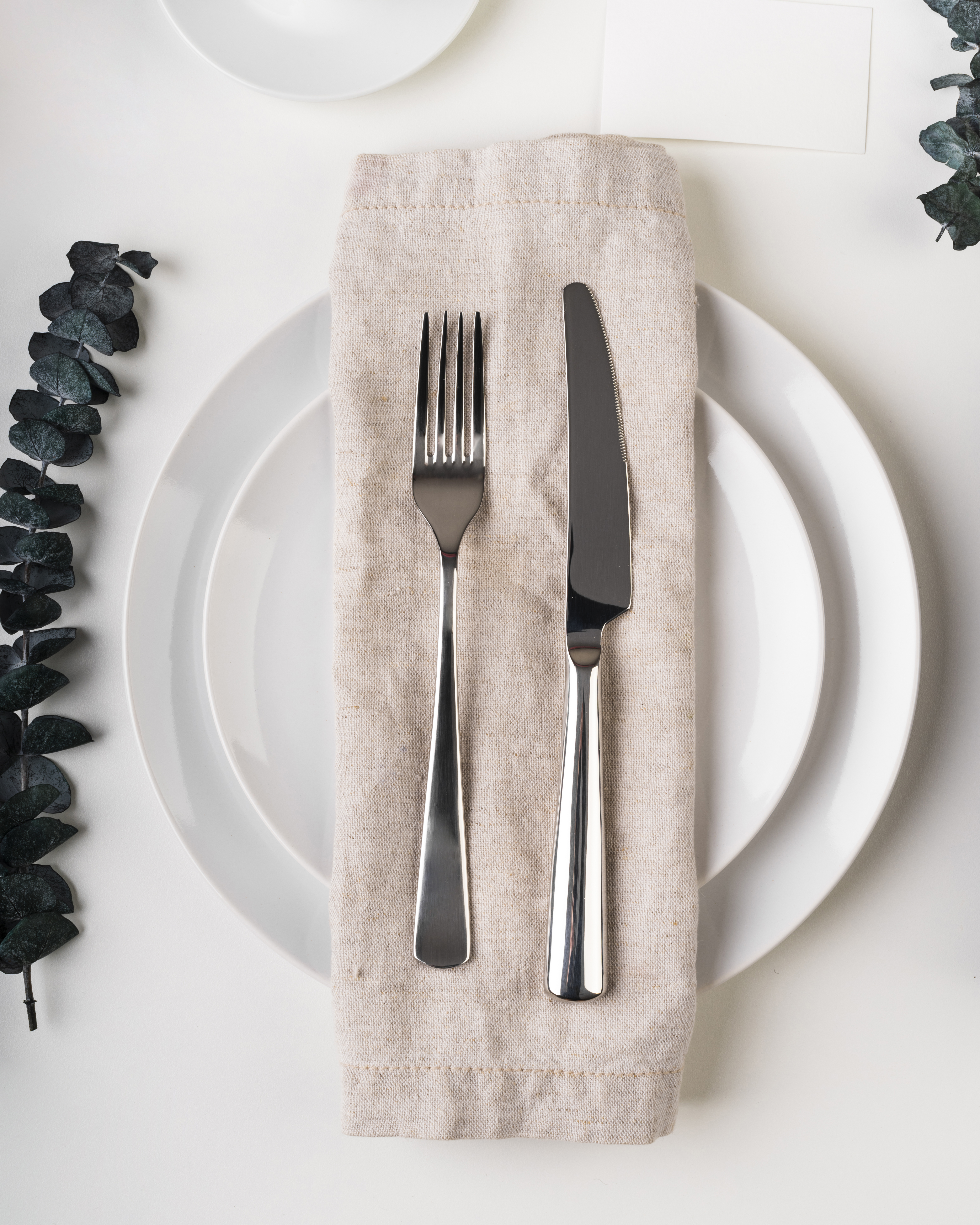 The Art of Dining: Cutlery & Porcelain Tableware